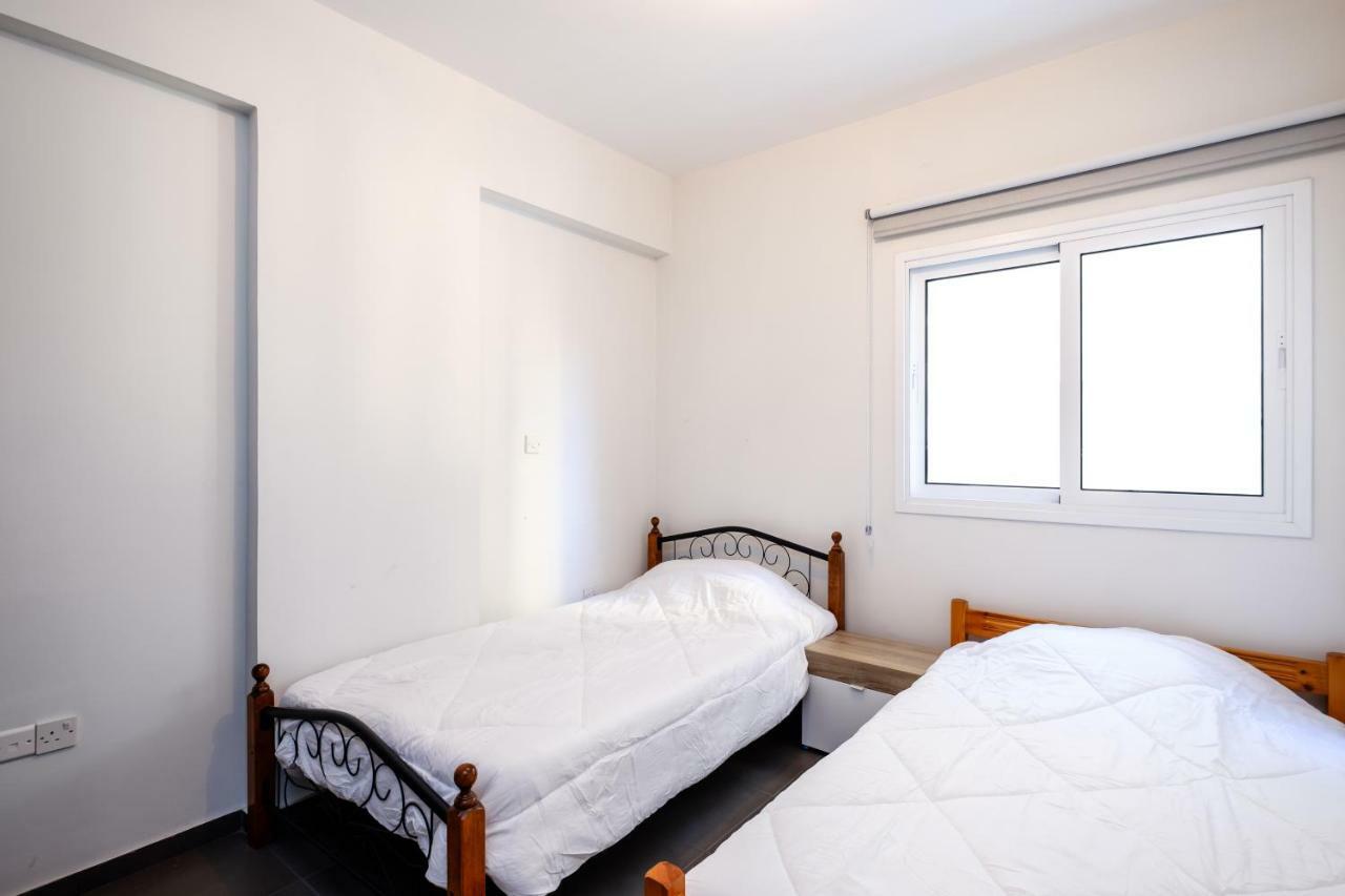 Book Me Now Central Flat Lägenhet Larnaca Exteriör bild