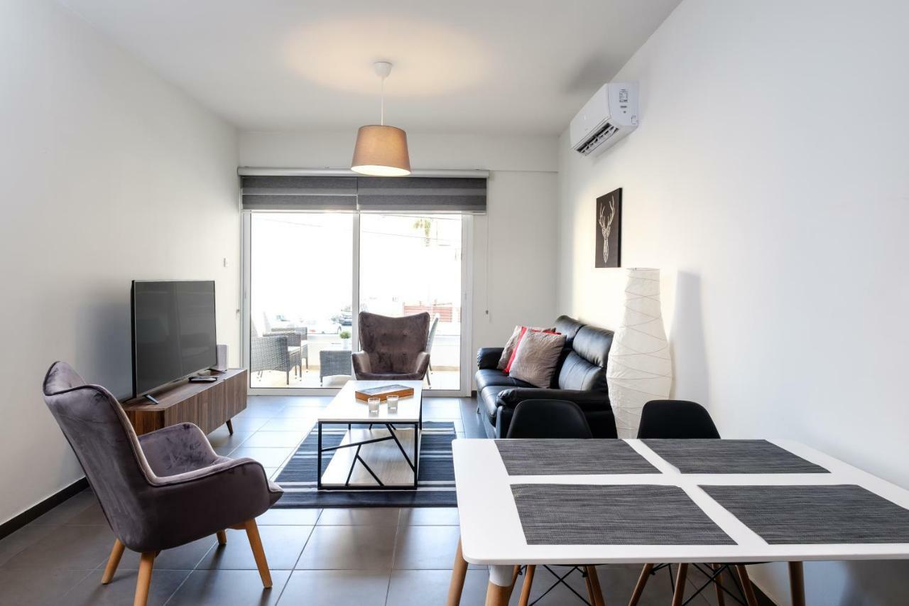 Book Me Now Central Flat Lägenhet Larnaca Exteriör bild